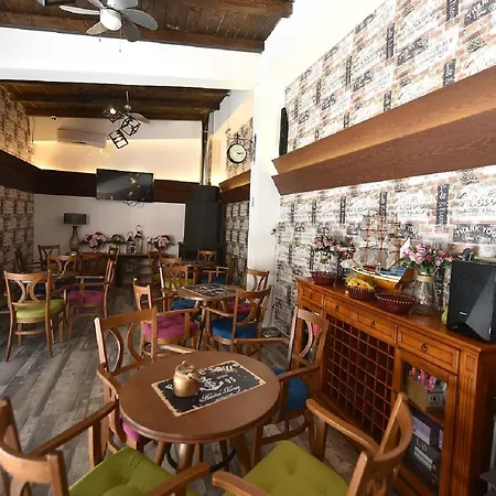 Nina & Lounge Bar
